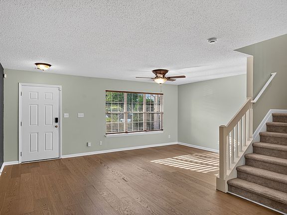 5th image of 80 Tannenbaum Cir