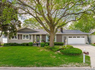 78 Lakeview Dr, Mason City, IA 50401