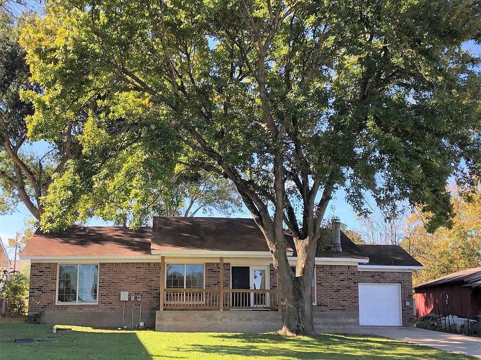 1st image of 210 Lakeview Shores Dr