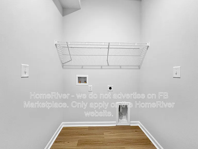 394 Chedworth Dr — Photo 9