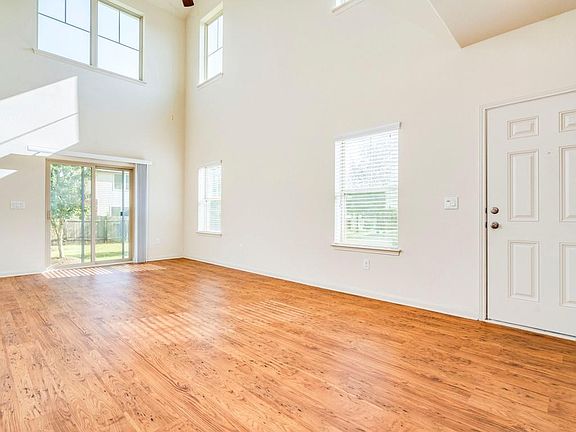 4th image of 1620 Bryant Dr Unit 1605
