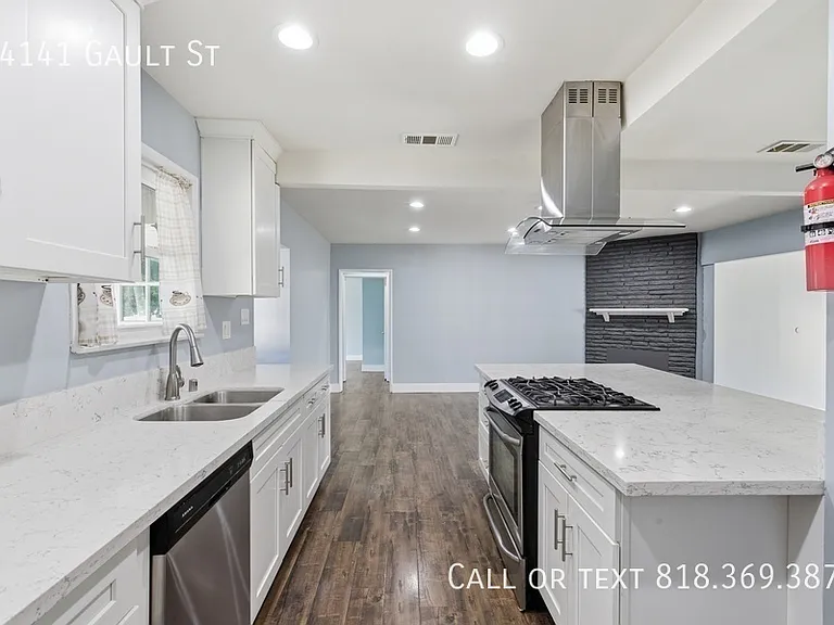 14141 Gault St — Photo 8