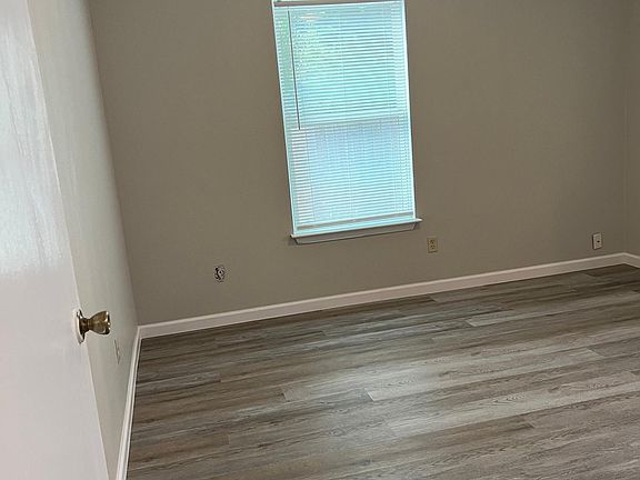 4th image of 1005 Country Aire Dr #A