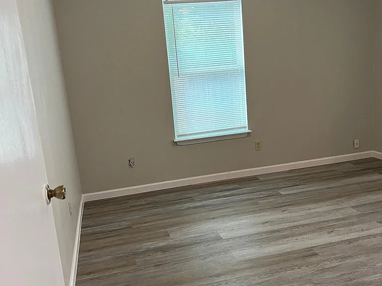 1005 Country Aire Dr #A — Photo 4