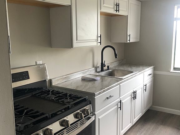 4th image of 2833 Noble Rd APT 5