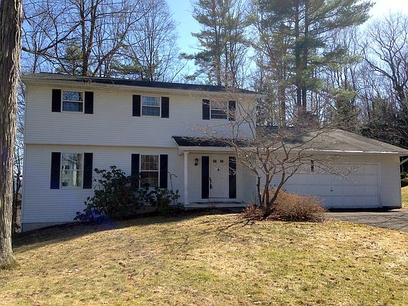 3rd image of 5 Greenwood Ct