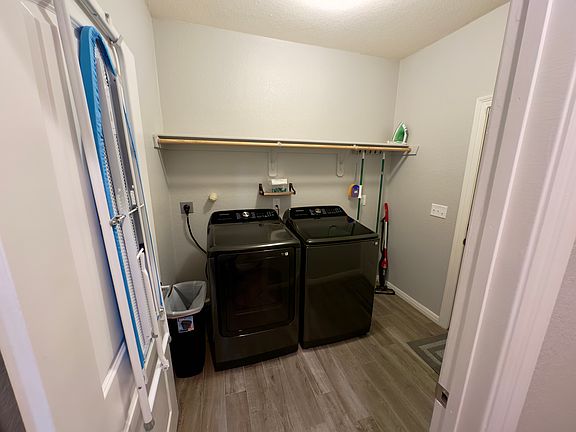 3rd image of 2940 Pearl Ave