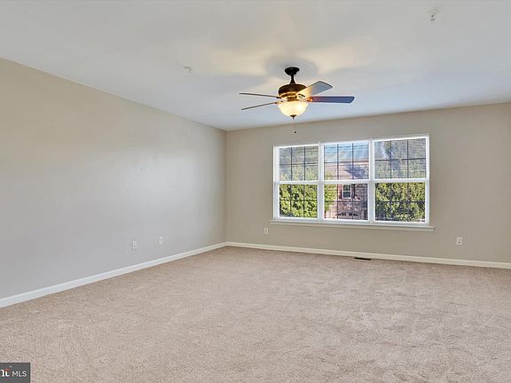 4th image of 318 Weatherstone Dr