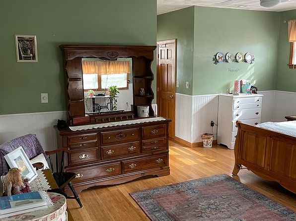 82 Fox Ave, Dracut, MA 01826