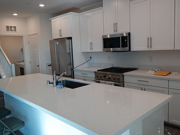 5th image of 600 S Carriage Hill Dr #1086