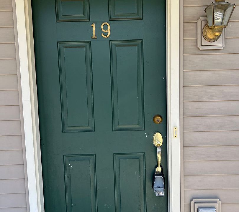 1st image of 18-21 Eastwick Ln #19