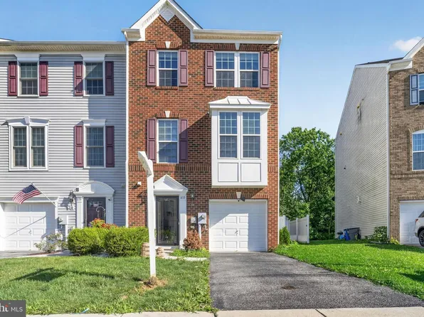 833 Blossom Dr, Hanover, PA 17331