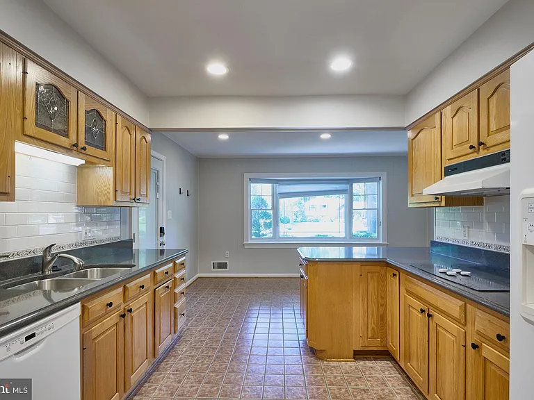 2403 Arrow Park Dr — Photo 7