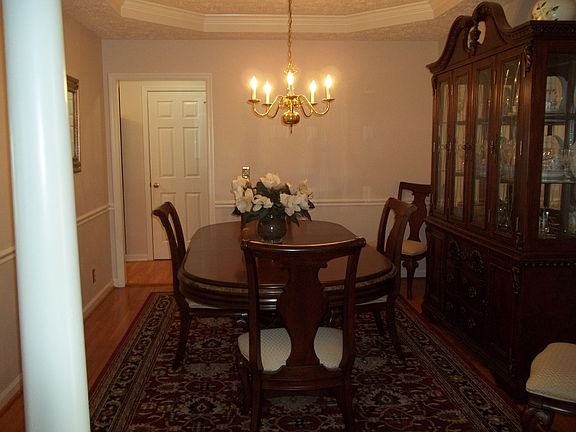 4th image of 208 Norfolk Ln
