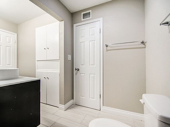4th image of 1046 E Bluebell Ln