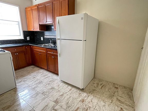 5th image of 1360 Clay St APT 10