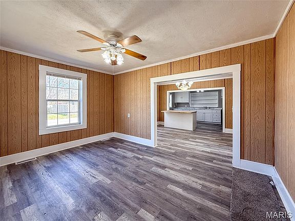 3rd image of 2202 Mangold St