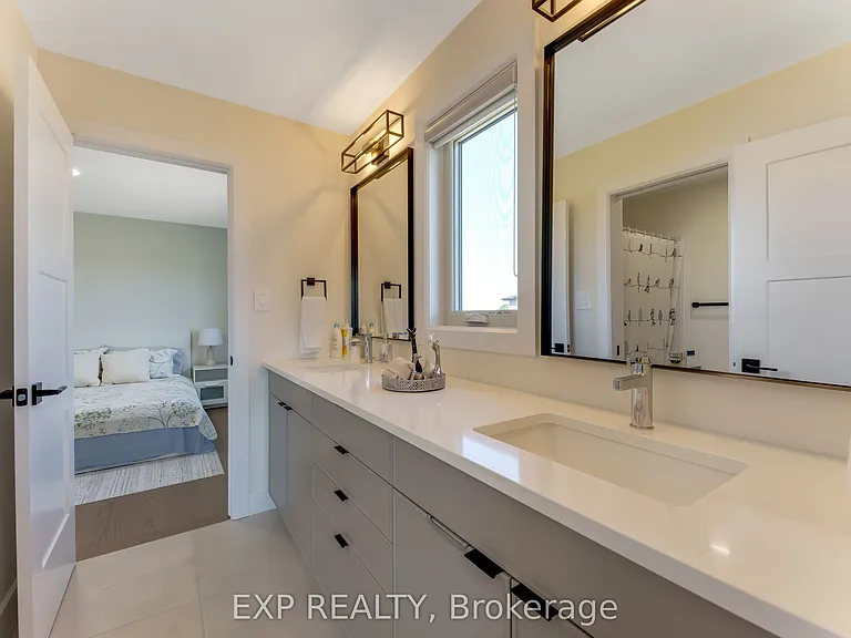 266 Hesselman Cres — Photo 32