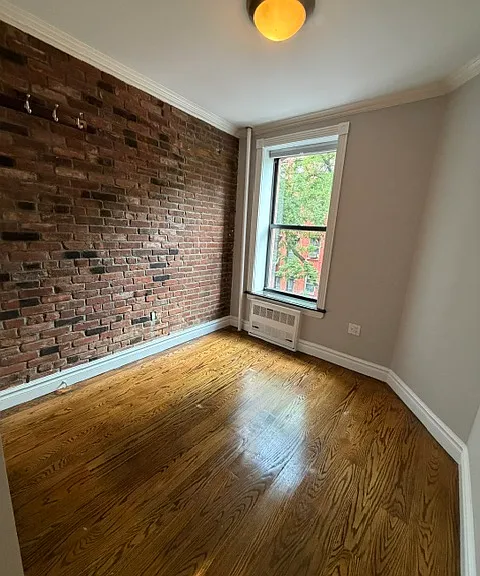 420 E 9th St #5 — Photo 3