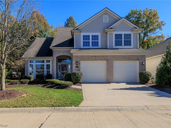 15271 Oak Hollow Ln, Strongsville, OH 44149