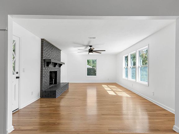 5th image of 3847 Fairfax Dr