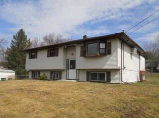 12 Fenway Dr, Poughkeepsie, NY 12601