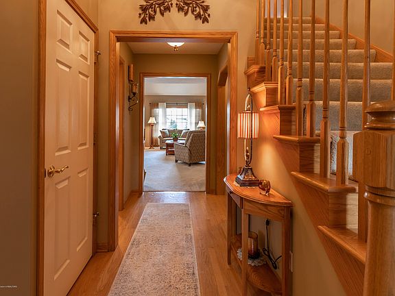 5th image of 324 Geneva Cir #28