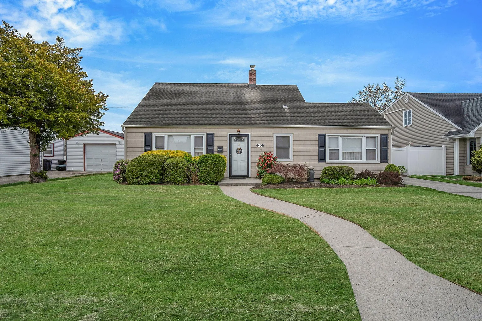 20 Harbor Lane photo 1