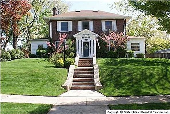 1st image of 82 Whitewood Ave