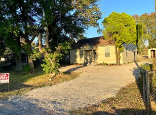 411 N Magnolia St, Highlands, TX 77562