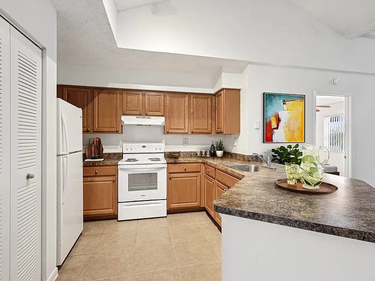Sheridan Ocean Club Apartments — Photo 75