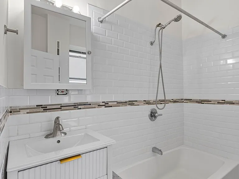 44 Perry St #3W — Photo 9