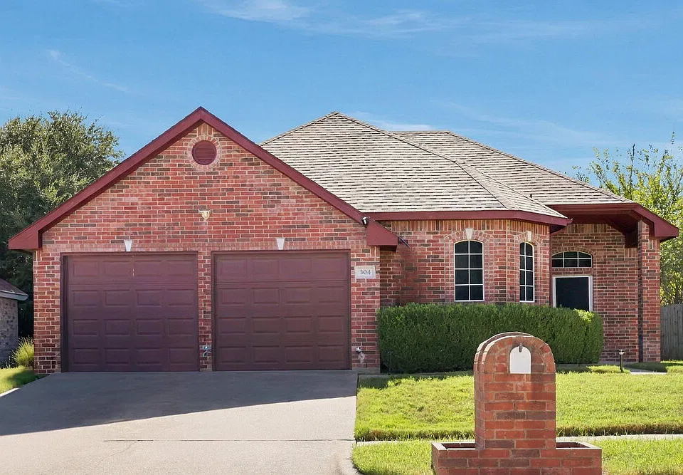 304 W Willow Creek Dr