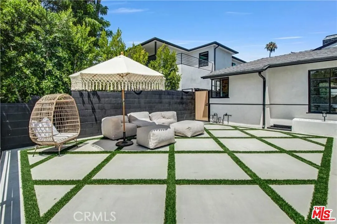 2 bed, 1.5 bath, 1100 sqft, $5,800 — Photo 3