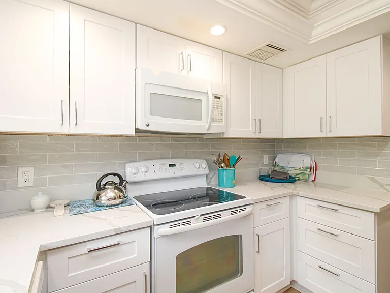 1020 Palm View Dr #C-104 — Photo 27