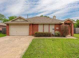 2833 Beaty Ct, Fort Worth, TX 76112