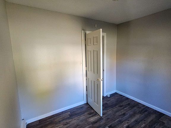 5th image of 118 Meachem Ave #2