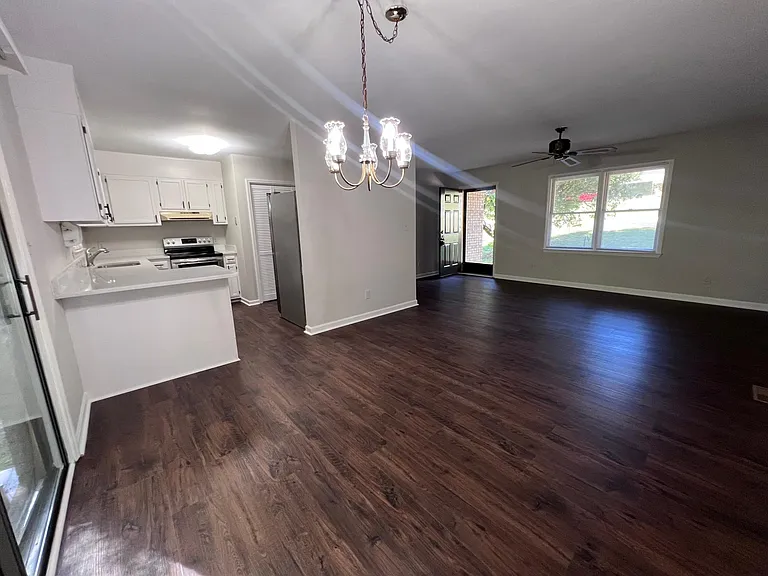 309 Elmhurst Ave — Photo 8