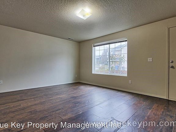 3rd image of 8601 NE 25th Cir
