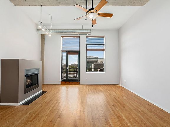 5th image of 1645 W Ogden Ave Unit 613