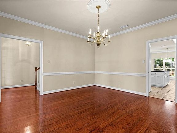 4th image of 1116 Sutton Ct
