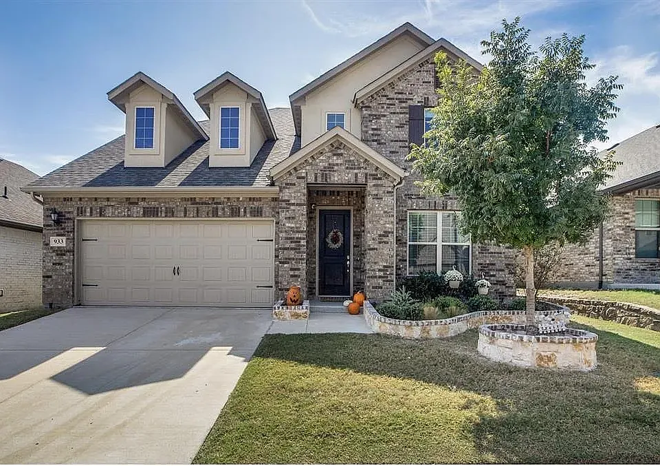 933 Slate Ln