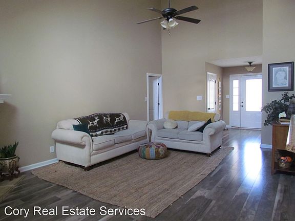 3rd image of 547 Falkland Cir