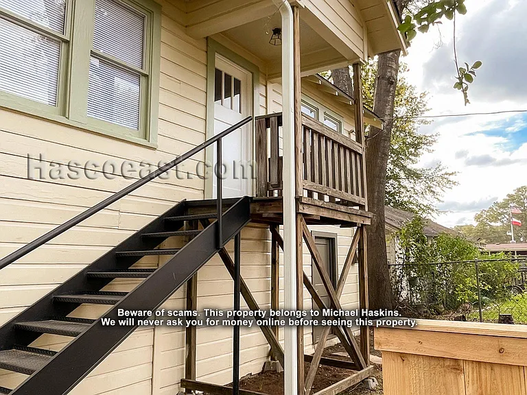 1/2 E Lamar St — Photo 1