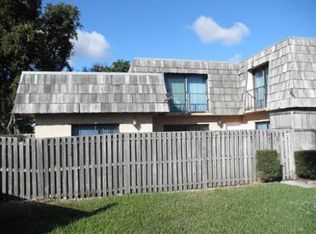 401 Waterview Dr, Palm Springs, FL 33461