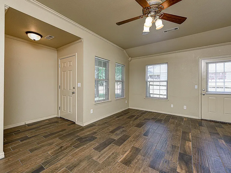 2766 W Wildwood Dr — Photo 7