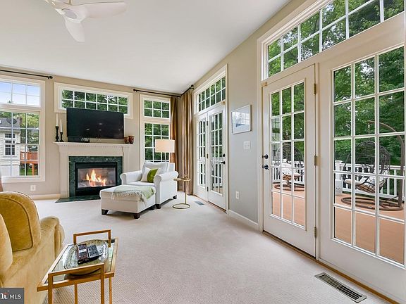 3rd image of 10 Faquier Ct