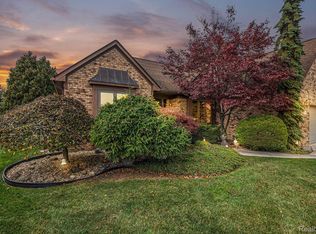 33887 Sunrise Dr, Fraser, MI 48026