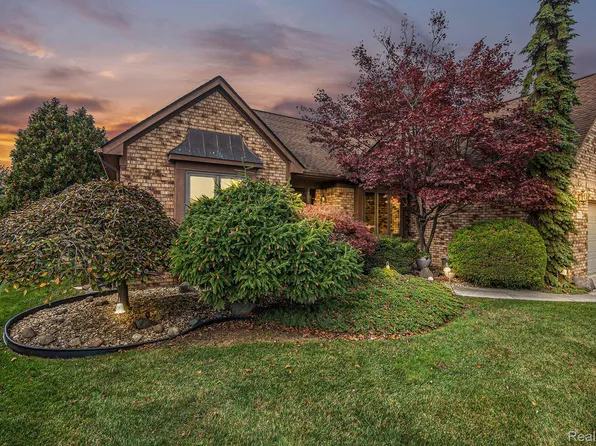 33887 Sunrise Dr, Fraser, MI 48026