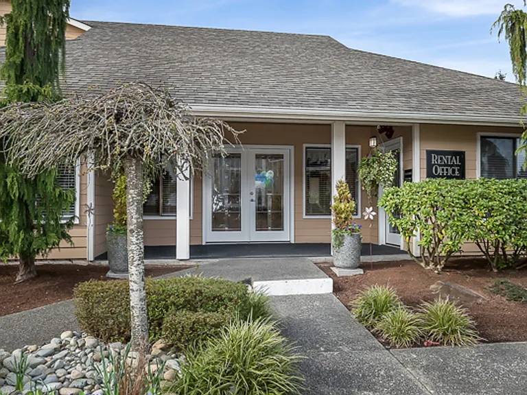 Crystal Springs Apartments — Photo 2